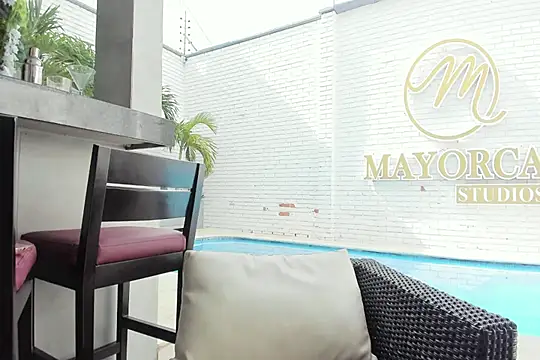 Lezy  online show from 10-20-25, 07:36