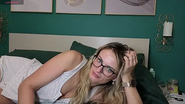 hotjessyca online show from 10-16-25, 05:05