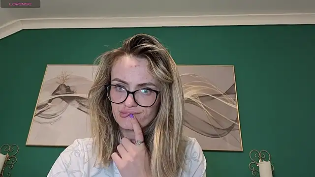 Snapshot of hotjessyca chatting on 05-15-26, 06:00 hotjessyca online show from 05-15-26, 06:00