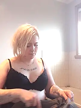 mollymay69 online show from 12-17-25, 07:02