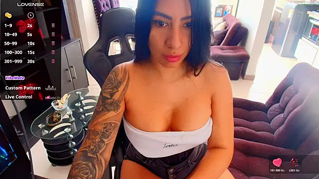 Snapshot of Pamela-fit chatting on 06-27-26, 02:01 Pamela-fit online show from 06-27-26, 02:01