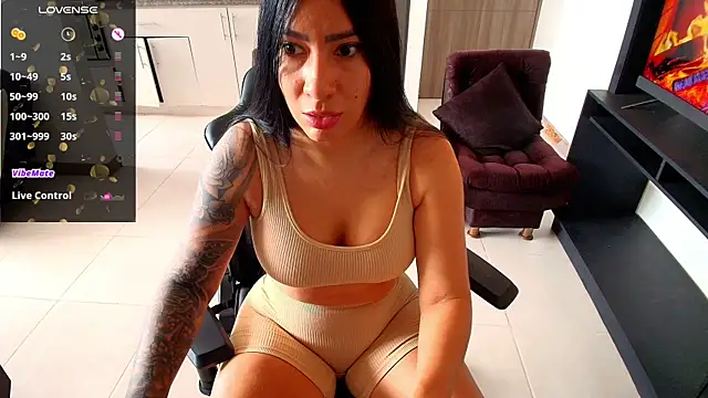 Snapshot of Pamela-fit chatting on 05-18-26, 07:40 Pamela-fit online show from 05-18-26, 07:40