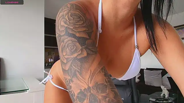 Snapshot of Pamela-fit chatting on 10-11-25, 05:25 Pamela-fit online show from 10-11-25, 05:25