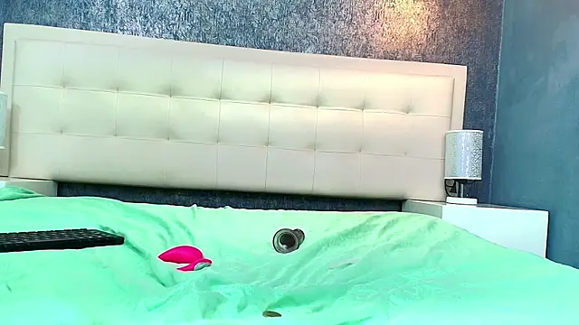 Snapshot of Cloeandtyfanny chatting on 05-11-26, 07:33 Cloeandtyfanny online show from 05-11-26, 07:33