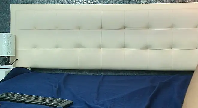 Cloeandtyfanny online show from 04-11-26, 07:50