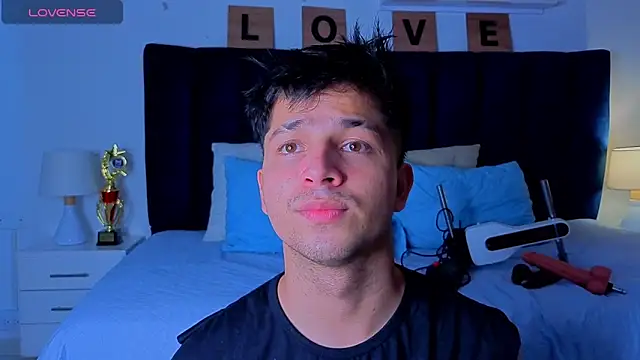 Issac james  online show from 04-11-26, 02:52