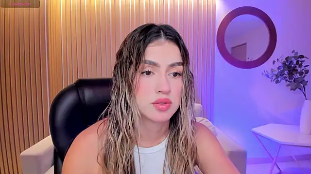 Snapshot of PaulinaSantos_ chatting on 03-18-25, 07:22 PaulinaSantos online show from 03-18-25, 07:22