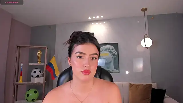 PaulinaSantos  online show from 06-19-26, 07:52