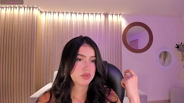 Snapshot of PaulinaSantos_ chatting on 10-01-25, 07:29 PaulinaSantos online show from 10-01-25, 07:29