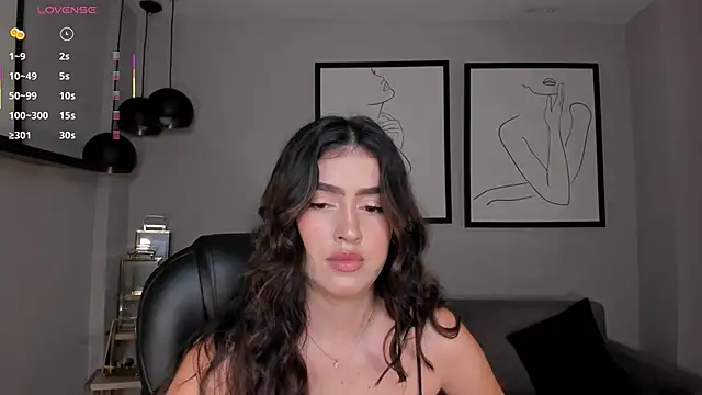 PaulinaSantos  online show from 06-04-26, 07:07