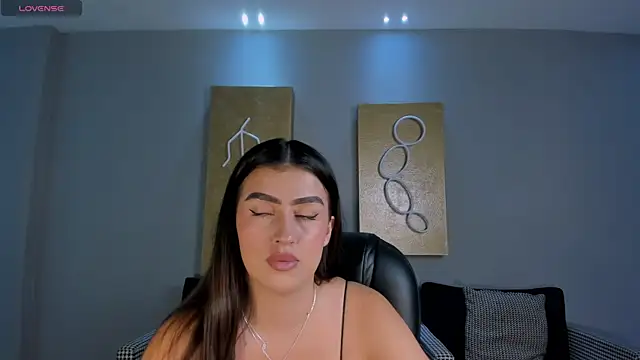 PaulinaSantos  online show from 05-11-26, 07:33