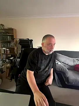 Snapshot of LondonTeffy chatting on 10-30-25, 10:57 LondonTeffy online show from 10-30-25, 10:57