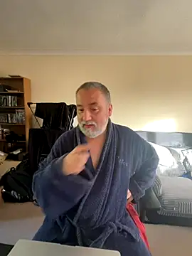 Snapshot of LondonTeffy chatting on 11-13-25, 10:08 LondonTeffy online show from 11-13-25, 10:08