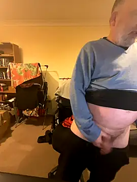 Snapshot of LondonTeffy chatting on 10-30-25, 11:01 LondonTeffy online show from 10-30-25, 11:01