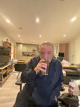 Snapshot of LondonTeffy chatting on 02-12-26, 10:09 LondonTeffy online show from 02-12-26, 10:09