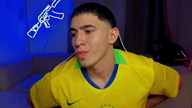 Snapshot of Naranjo_s06 chatting on 05-16-26, 01:04 Naranjo s06 online show from 05-16-26, 01:04