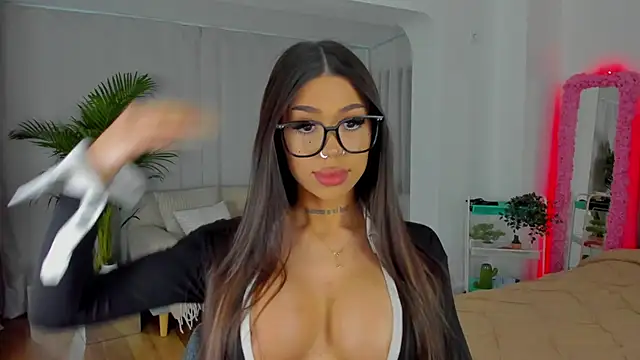 Fancy Jenn online show from 02-28-25, 07:46