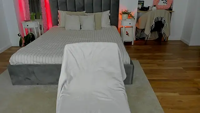 Fancy Jenn online show from 11-13-25, 08:24