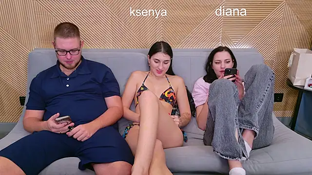 Snapshot of Ksenny chatting on 11-24-25, 11:16 Ksenny online show from 11-24-25, 11:16