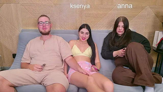 Snapshot of Ksenny chatting on 10-23-25, 09:52 Ksenny online show from 10-23-25, 09:52