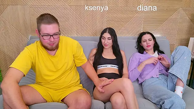 Snapshot of Ksenny chatting on 10-28-25, 07:57 Ksenny online show from 10-28-25, 07:57