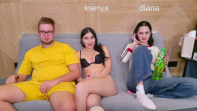 Snapshot of Ksenny chatting on 11-12-25, 05:39 Ksenny online show from 11-12-25, 05:39