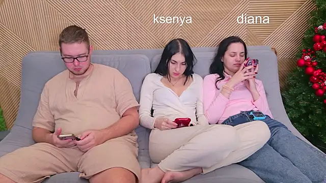 Snapshot of Ksenny chatting on 12-21-25, 04:14 Ksenny online show from 12-21-25, 04:14