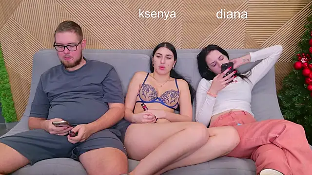 Snapshot of Ksenny chatting on 12-16-25, 03:55 Ksenny online show from 12-16-25, 03:55