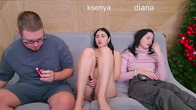 Snapshot of Ksenny chatting on 12-05-25, 04:22 Ksenny online show from 12-05-25, 04:22