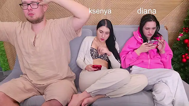 Snapshot of Ksenny chatting on 12-22-25, 04:23 Ksenny online show from 12-22-25, 04:23