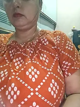 Snapshot of Dianaa9 chatting on 06-17-26, 08:58 Dianaa9 online show from 06-17-26, 08:58