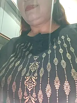 Snapshot of Dianaa9 chatting on 06-12-26, 06:00 Dianaa9 online show from 06-12-26, 06:00