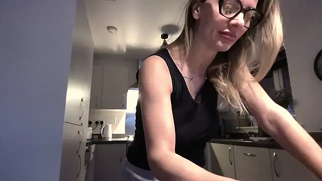 SweetMonicaUK online show from 02-06-26, 09:49