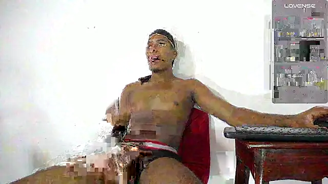 Snapshot of Owen_222 chatting on 12-06-24, 01:13 Owen 222 online show from 12-06-24, 01:13