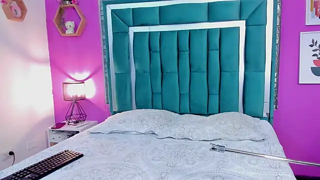 Snapshot of LORENSCOLLINS chatting on 02-26-26, 01:00 LORENSCOLLINS online show from 02-26-26, 01:00