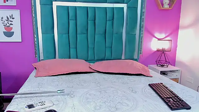 Snapshot of LORENSCOLLINS chatting on 02-20-26, 12:51 LORENSCOLLINS online show from 02-20-26, 12:51