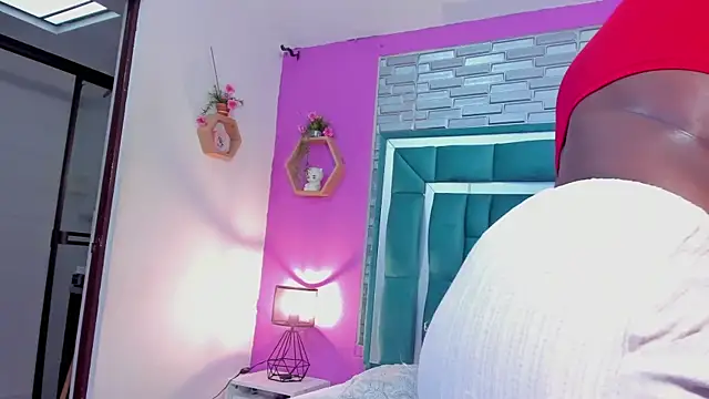 Snapshot of LORENSCOLLINS chatting on 02-14-26, 01:00 LORENSCOLLINS online show from 02-14-26, 01:00