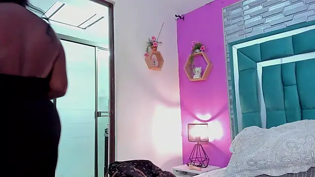 Snapshot of LORENSCOLLINS chatting on 01-18-26, 02:53 LORENSCOLLINS online show from 01-18-26, 02:53