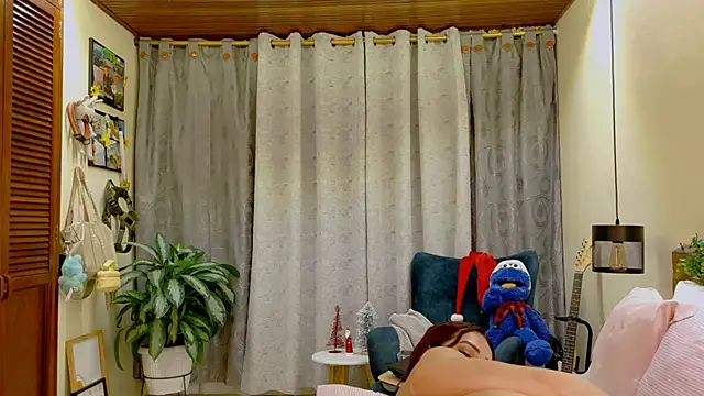 Abrilqueen online show from 12-23-25, 04:01