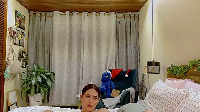 Abrilqueen online show from 12-20-25, 03:09