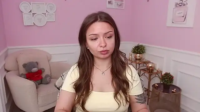 LucySkilar online show from 06-09-26, 04:46