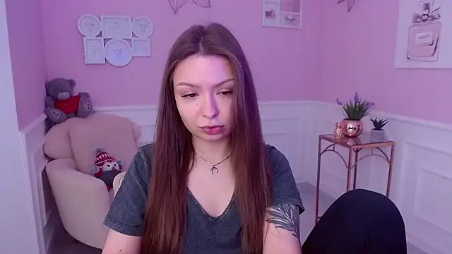 LucySkilar online show from 01-19-25, 05:37