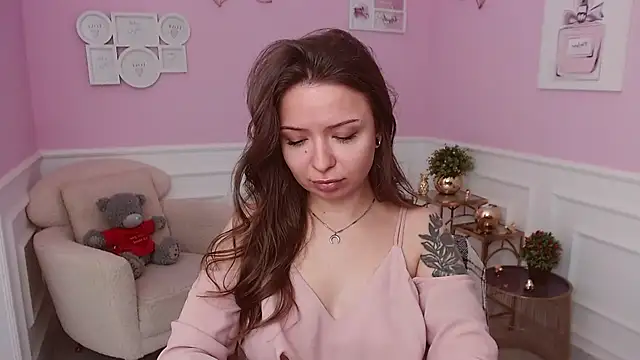 LucySkilar online show from 07-12-26, 04:35