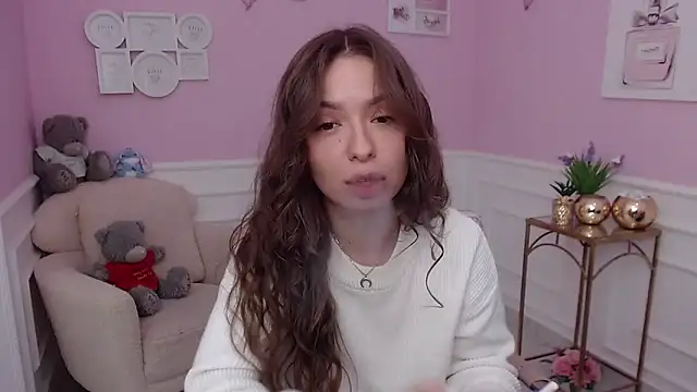 LucySkilar online show from 10-12-25, 04:36