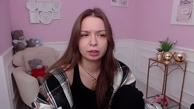 LucySkilar online show from 10-24-25, 10:03