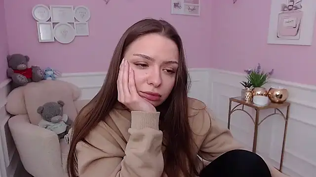 LucySkilar online show from 12-14-25, 12:44