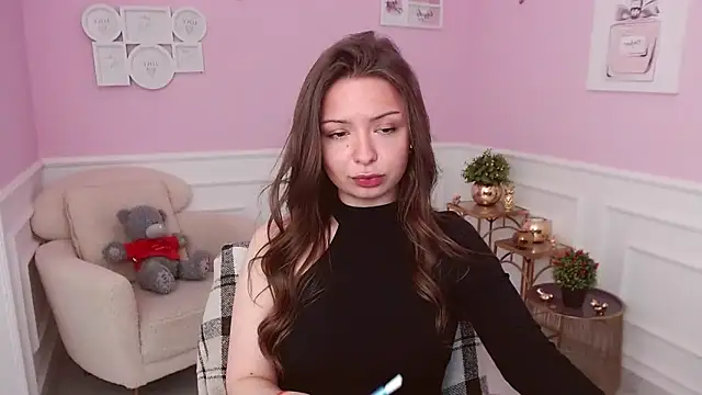 LucySkilar online show from 05-07-26, 04:17