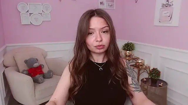 LucySkilar online show from 05-29-26, 04:07