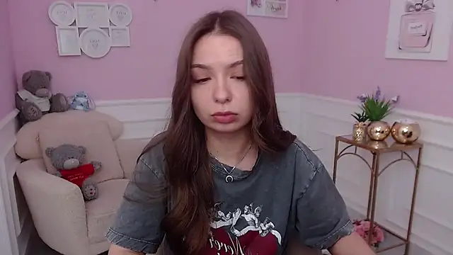 LucySkilar online show from 10-23-25, 04:55