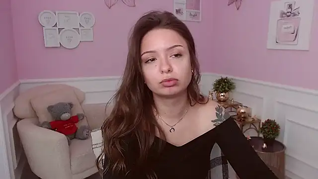LucySkilar online show from 06-30-26, 04:23